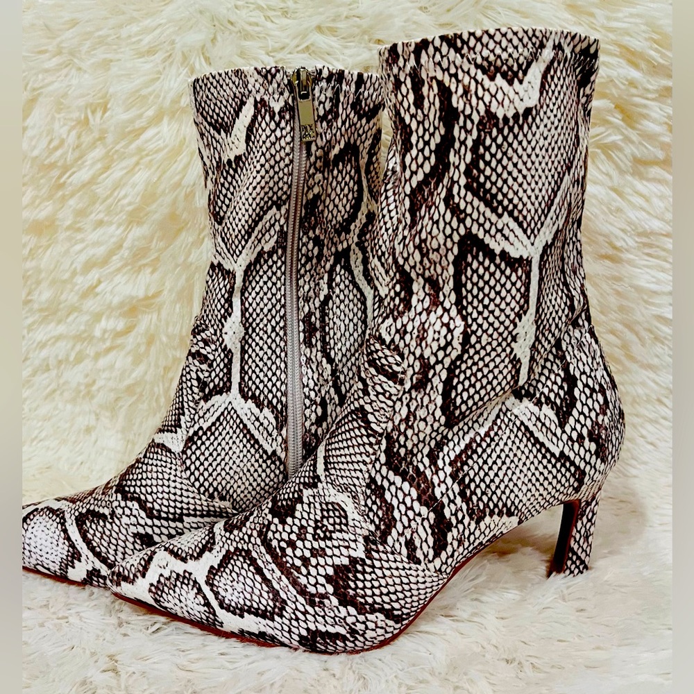New York & Company Faux Snake Skin Black and White Booties Size 7 Heel 2.5” NWOT